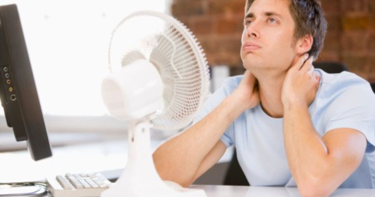 Which is Better to Keep Cool: Ceiling Fans or AC?